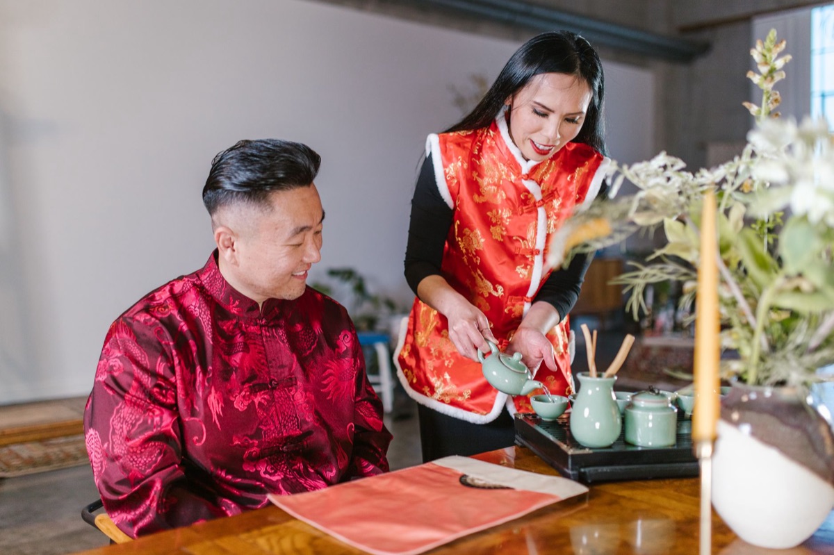 Set da tè cinese tradizionale con gaiwan e tazza