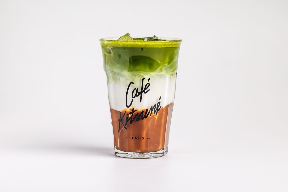 Moderne matcha latte in de wellness industrie