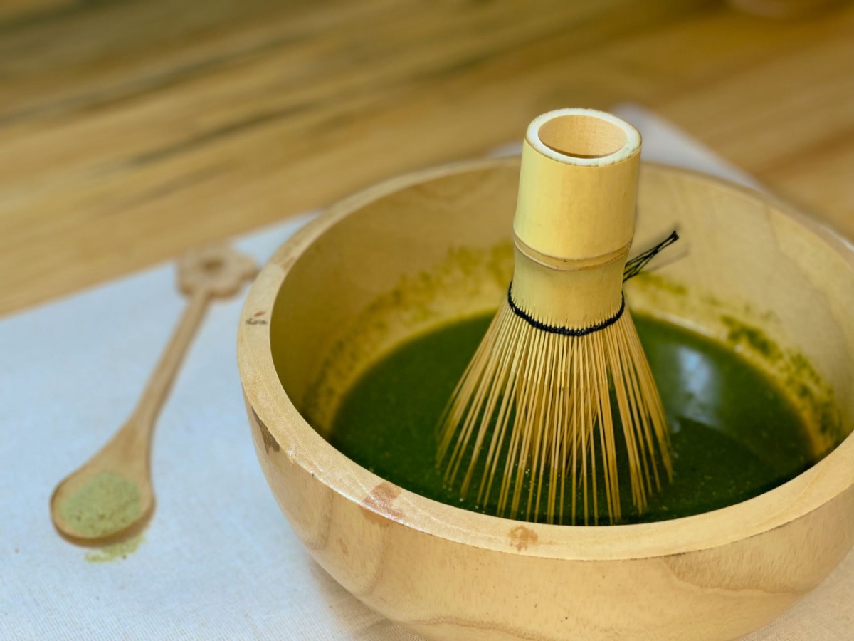 傳統茶道中的抹茶與茶筅道具