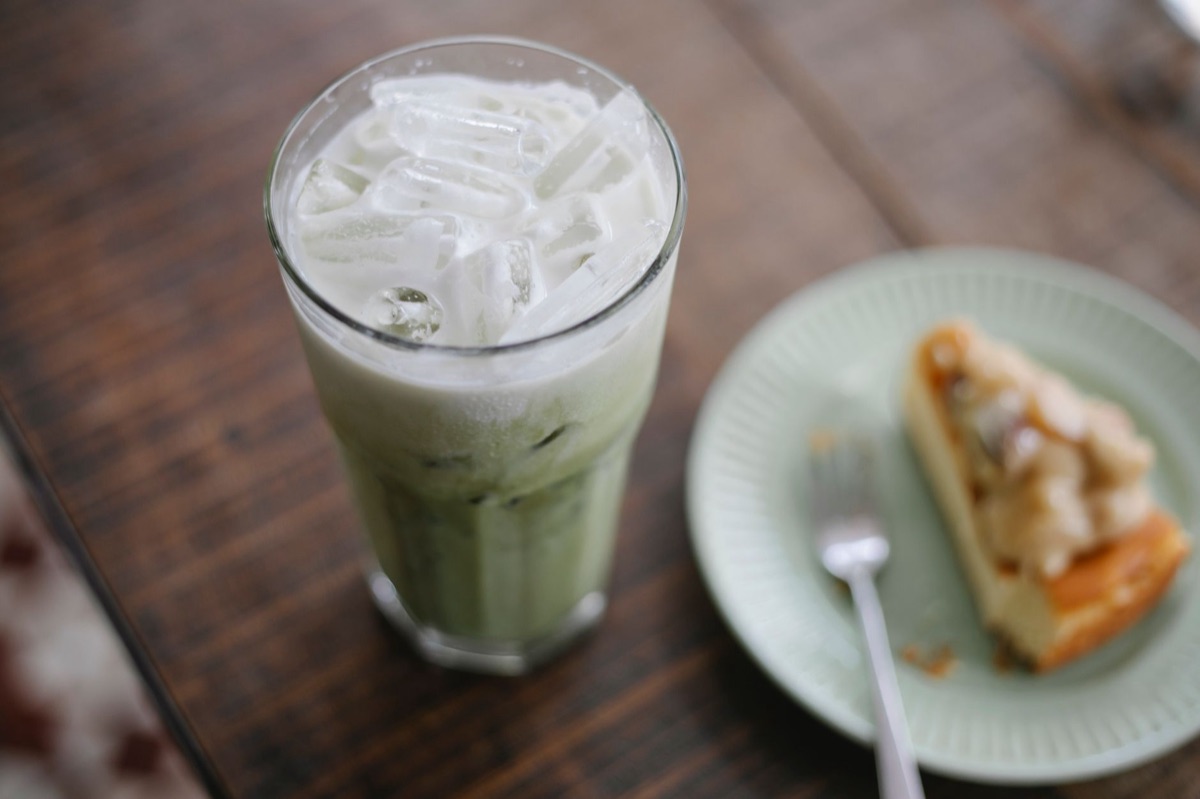 現代應用於甜點與美容產品中的抹茶