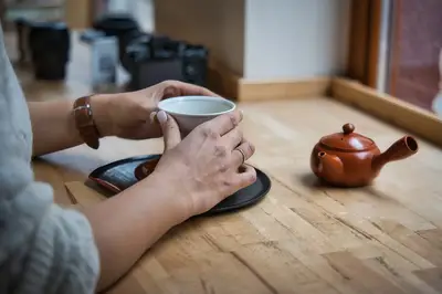 How did geographic movements shape the tea table?