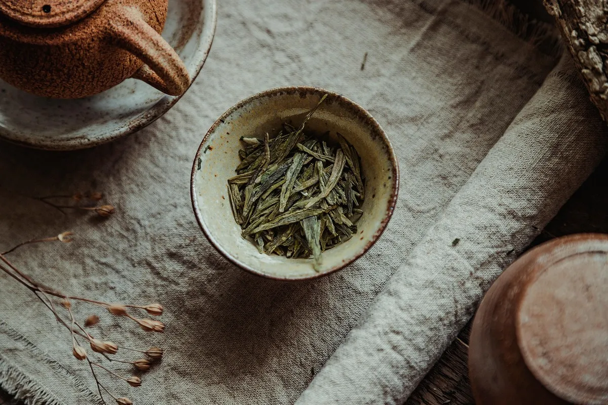 green tea, lung ching, teacup, cup, tea, long jing, dragon well tea, dry leaf, tea leaf, teatime, natural, tradition, culture, japanese tradition, tea cup, chin